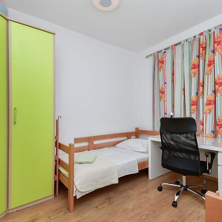 Apartment Ela Omis Bagian luar foto