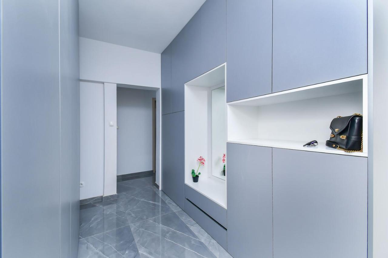 Apartment Ela Omis Bagian luar foto