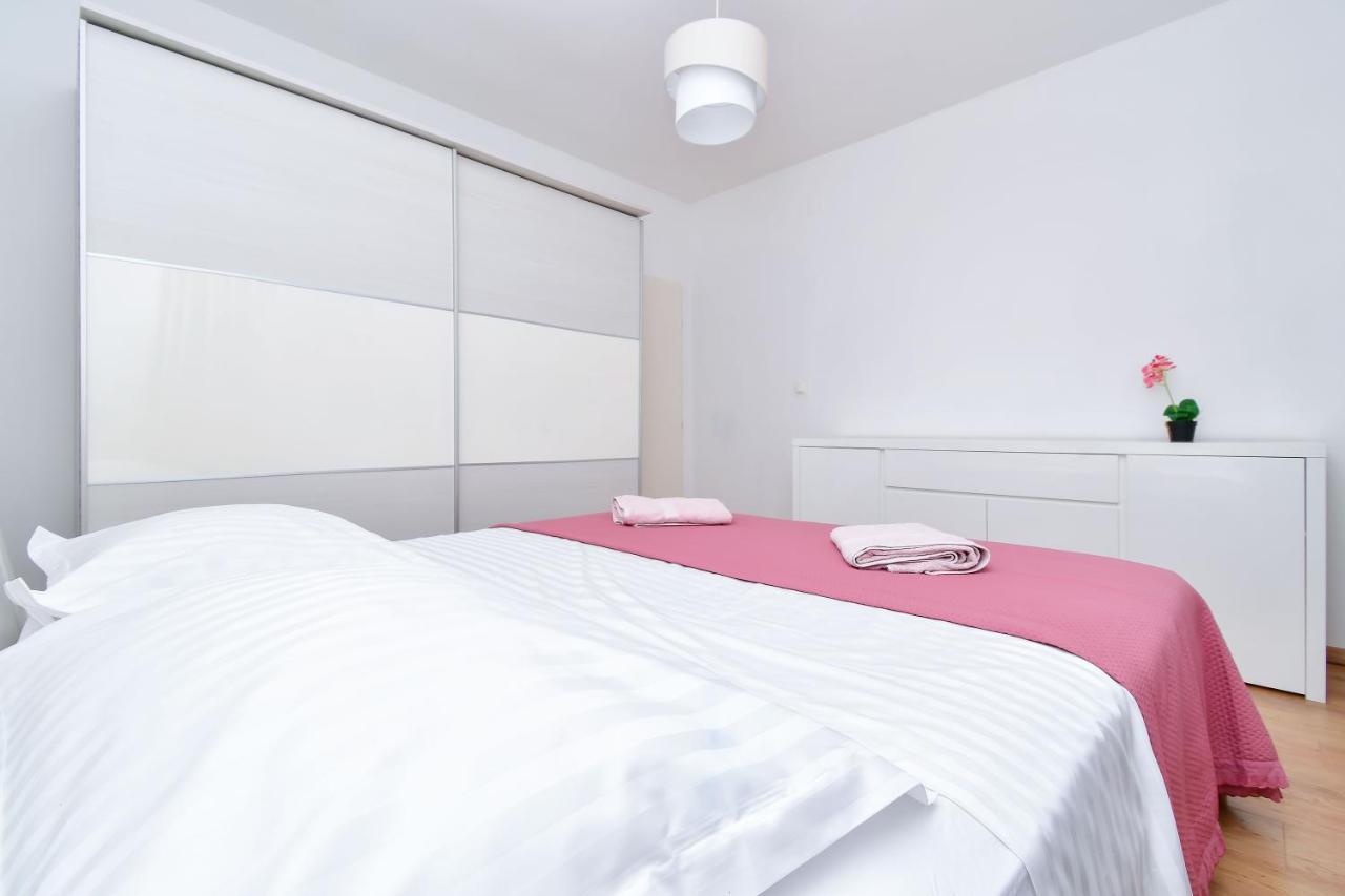 Apartment Ela Omis Bagian luar foto