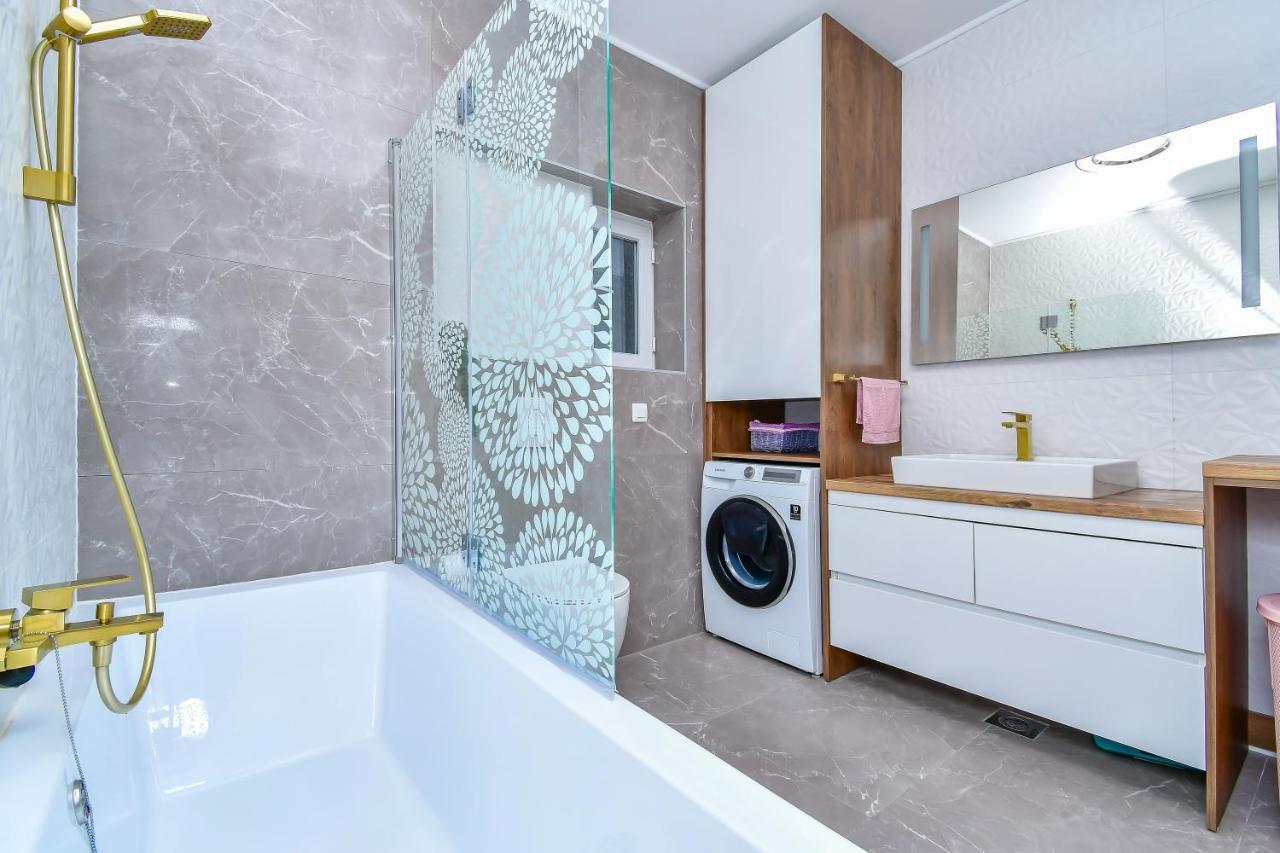 Apartment Ela Omis Bagian luar foto