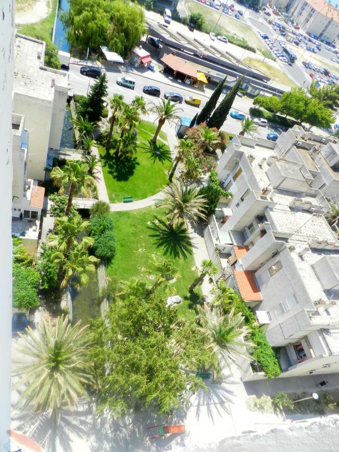 Apartment Ela Omis Bagian luar foto