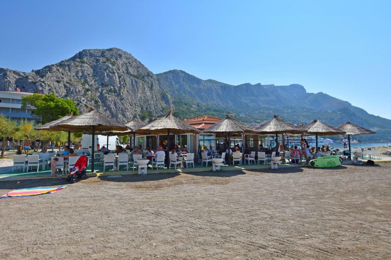 Apartment Ela Omis Bagian luar foto