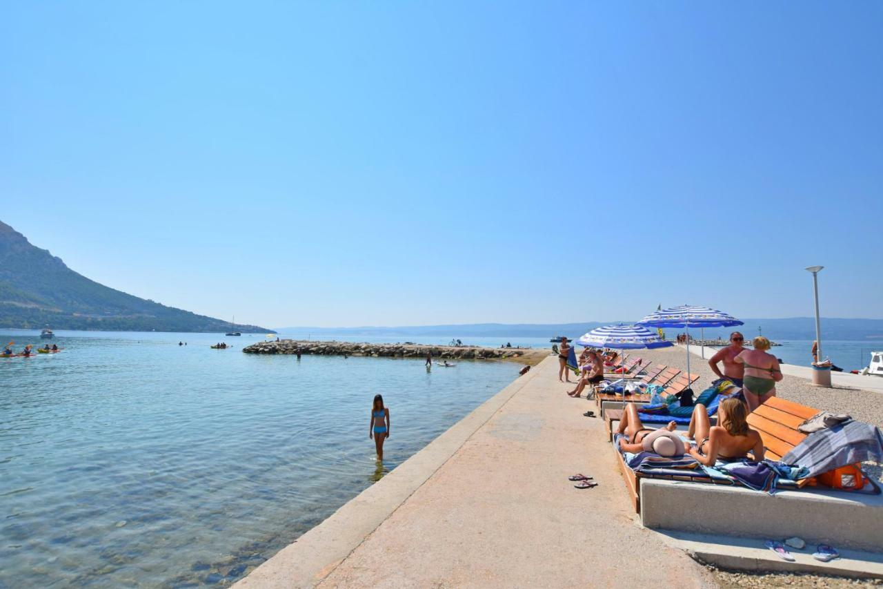 Apartment Ela Omis Bagian luar foto